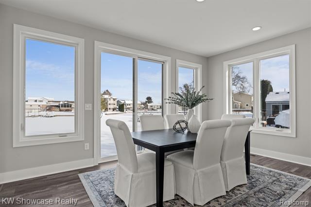 Builiding view eighteen for 9090 Buckingham, White Lake, MI. 48386