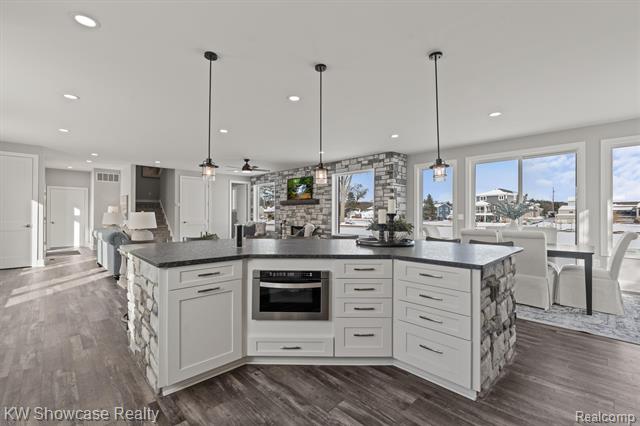 Builiding view eleven for 9090 Buckingham, White Lake, MI. 48386