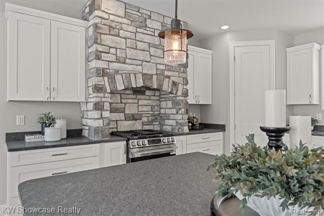 Builiding view fifteen for 9090 Buckingham, White Lake, MI. 48386