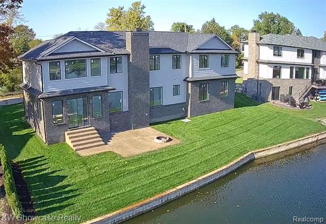 Builiding view forty for 9090 Buckingham, White Lake, MI. 48386