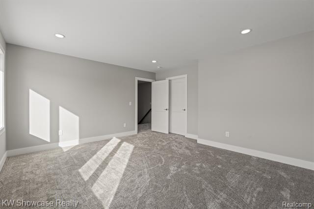 Builiding view thirty four for 9090 Buckingham, White Lake, MI. 48386