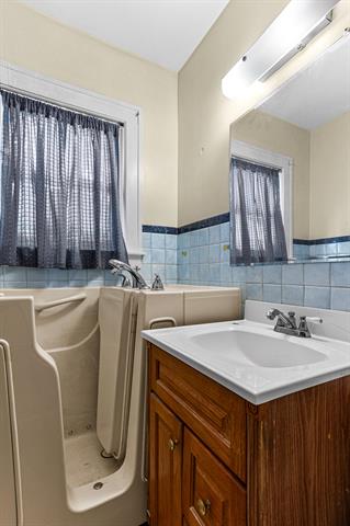 Builiding view nineteen for 3303 Lexington, Waterford, MI. 48328