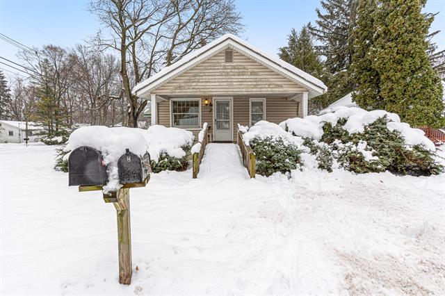 front view for 3303 Lexington Rd, Waterford, Mi. 48328