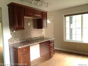 Builiding view five for 3225 Oak Ridge, Highland, MI. 48356