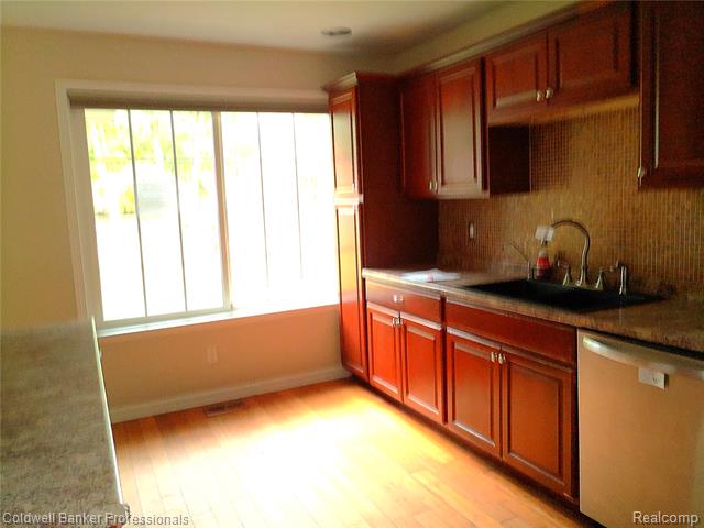 Builiding view four for 3225 Oak Ridge, Highland, MI. 48356