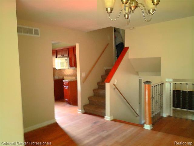 Builiding view seven for 3225 Oak Ridge, Highland, MI. 48356