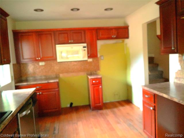 Builiding view three for 3225 Oak Ridge, Highland, MI. 48356