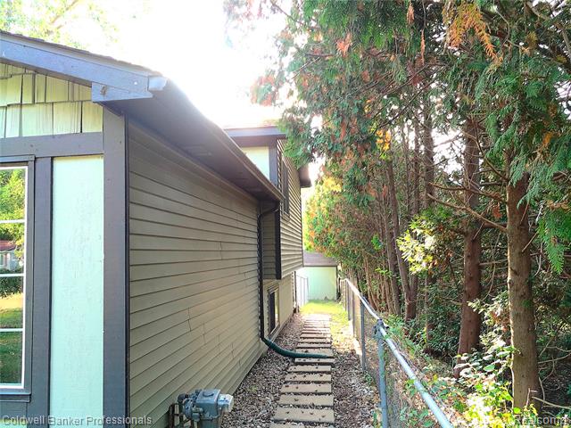 Builiding view twenty eight for 3225 Oak Ridge, Highland, MI. 48356