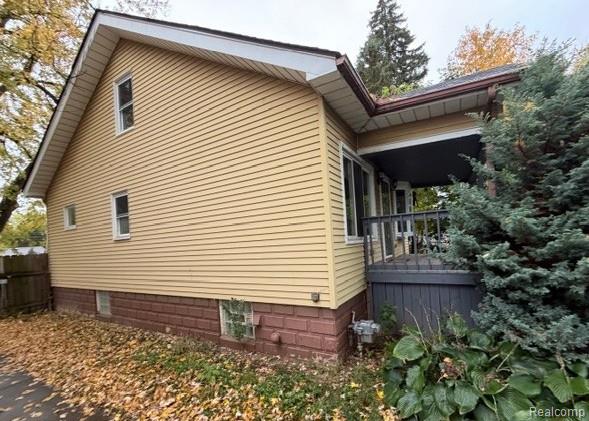 Builiding view one for 74 E Fairmount, Pontiac, MI. 48340