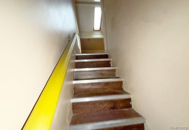 Builiding view twelve for 74 E Fairmount, Pontiac, MI. 48340