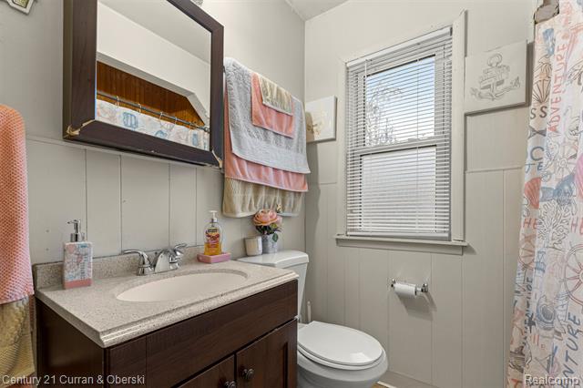 Builiding view eight for 691 3Rd, Pontiac, MI. 48340