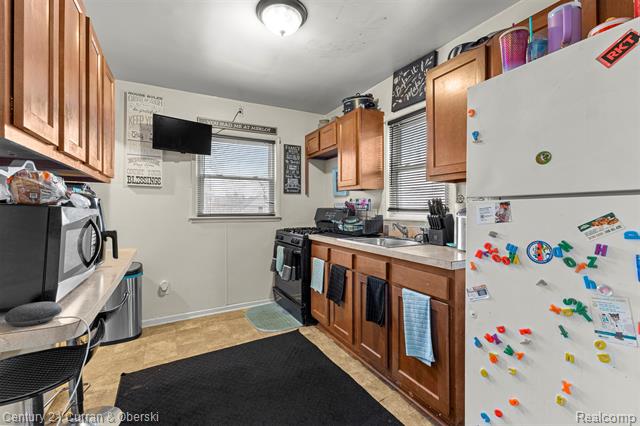 Builiding view five for 691 3Rd, Pontiac, MI. 48340