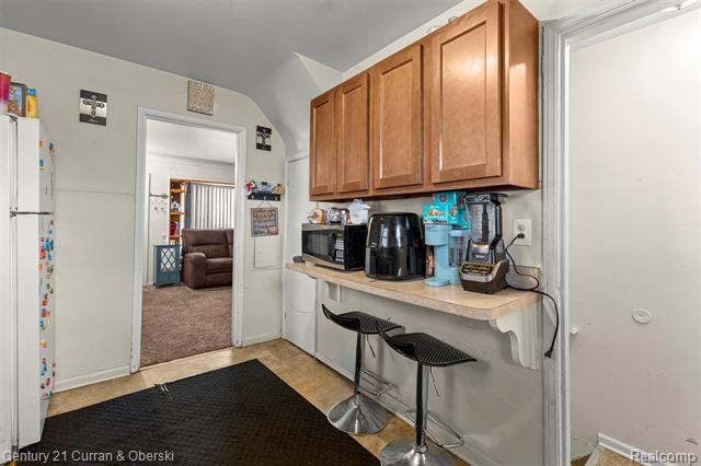 Builiding view six for 691 3Rd, Pontiac, MI. 48340