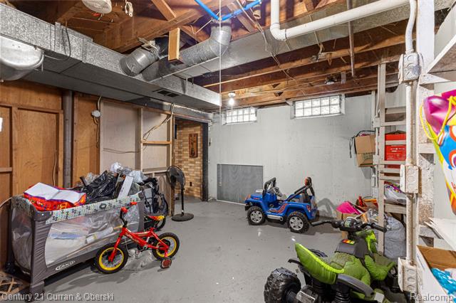 Builiding view twenty one for 691 3Rd, Pontiac, MI. 48340