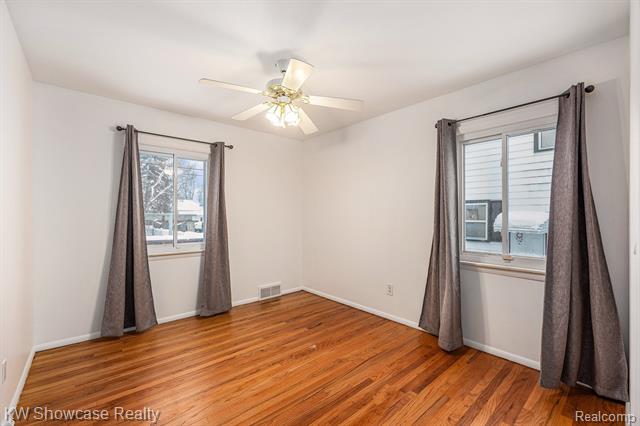 Builiding view eight for 575 4Th, Pontiac, MI. 48340