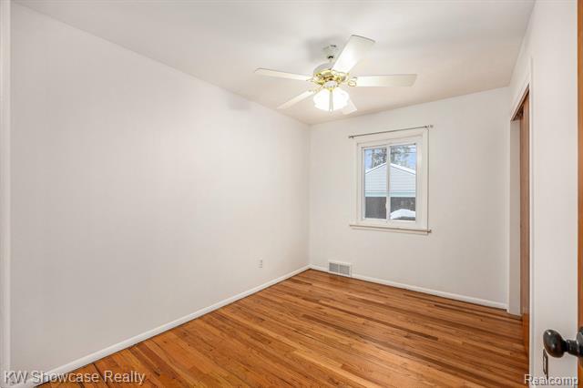 Builiding view eleven for 575 4Th, Pontiac, MI. 48340