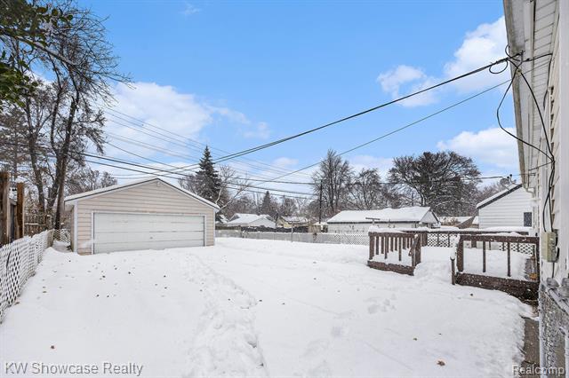 Builiding view fifteen for 575 4Th, Pontiac, MI. 48340