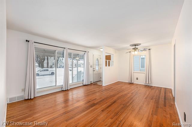 Builiding view five for 575 4Th, Pontiac, MI. 48340