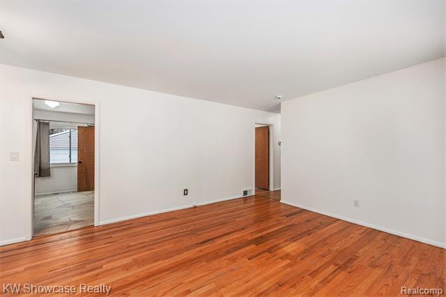 Builiding view four for 575 4Th, Pontiac, MI. 48340