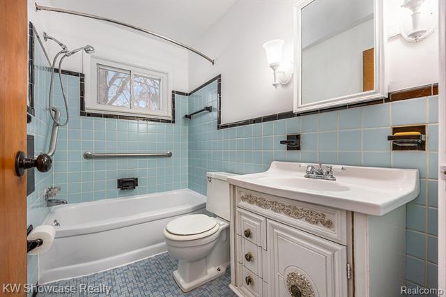 Builiding view nine for 575 4Th, Pontiac, MI. 48340