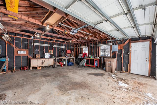 Builiding view sixteen for 575 4Th, Pontiac, MI. 48340