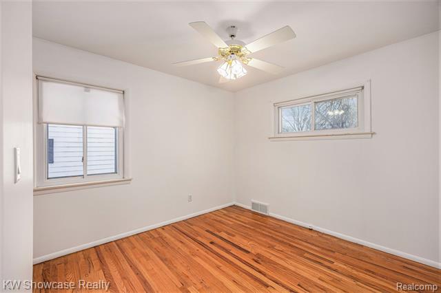 Builiding view ten for 575 4Th, Pontiac, MI. 48340