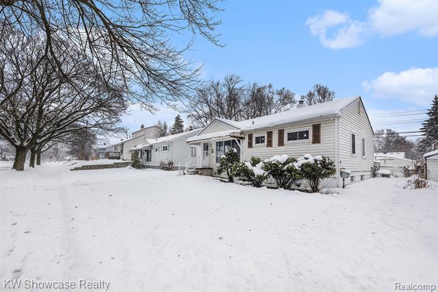 Builiding view three for 575 4Th, Pontiac, MI. 48340