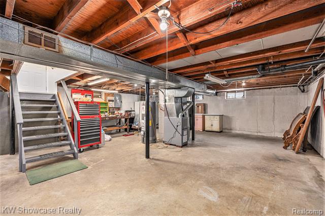 Builiding view twelve for 575 4Th, Pontiac, MI. 48340