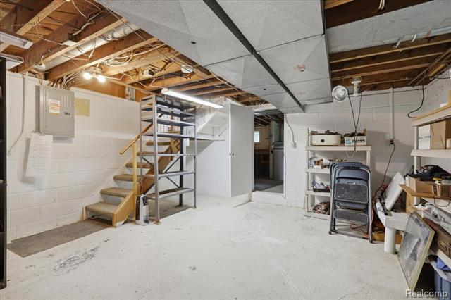 Builiding view thirty one for 6880 Forestlawn, Waterford, MI. 48327