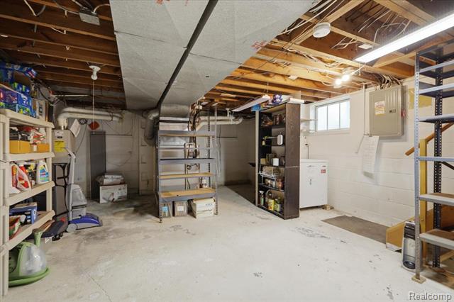 Builiding view thirty for 6880 Forestlawn, Waterford, MI. 48327
