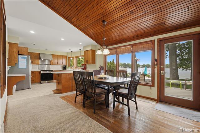 Builiding view twelve for 6880 Forestlawn, Waterford, MI. 48327