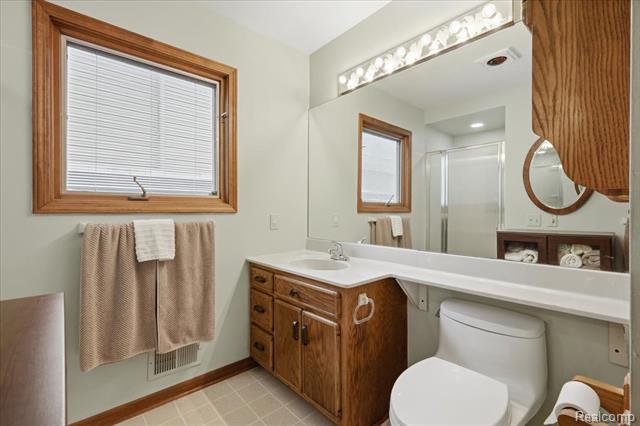 Builiding view twenty for 6880 Forestlawn, Waterford, MI. 48327