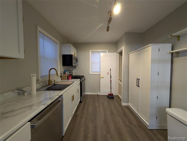 Builiding view four for 263 W Ann Arbor, Pontiac, MI. 48340