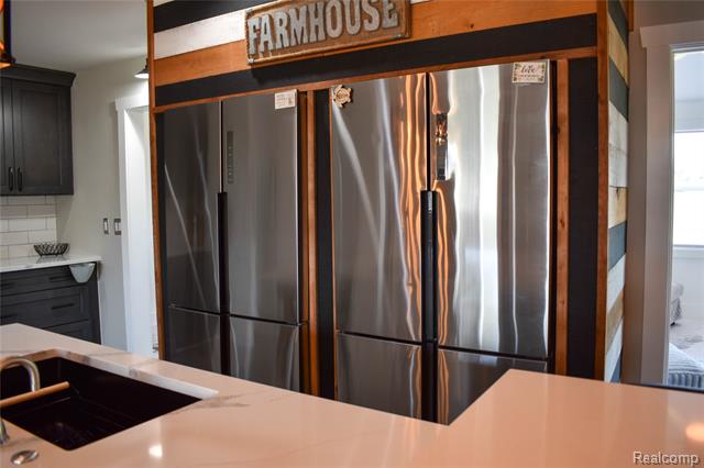 Builiding view eight for 4380 Dale, Highland, MI. 48357