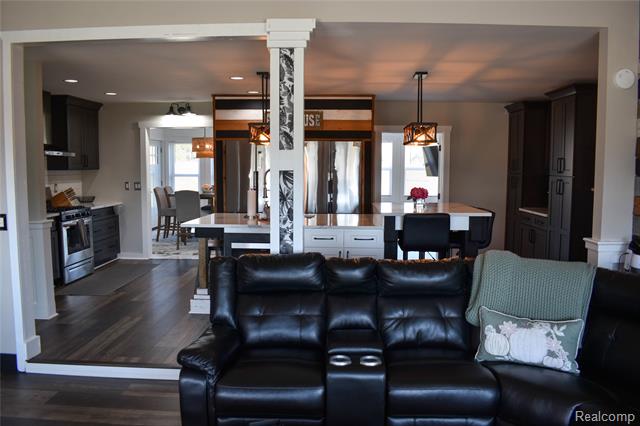 Builiding view eighteen for 4380 Dale, Highland, MI. 48357