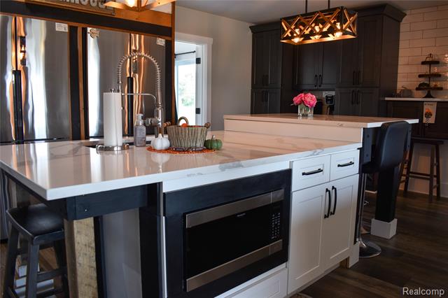 Builiding view five for 4380 Dale, Highland, MI. 48357