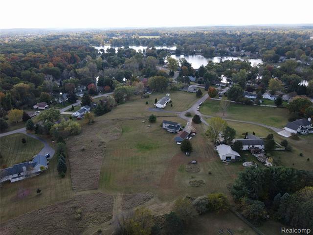 Builiding view forty one for 4380 Dale, Highland, MI. 48357