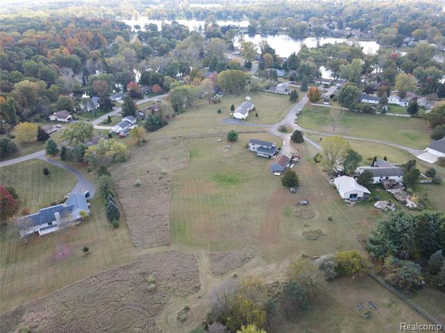 Builiding view forty for 4380 Dale, Highland, MI. 48357