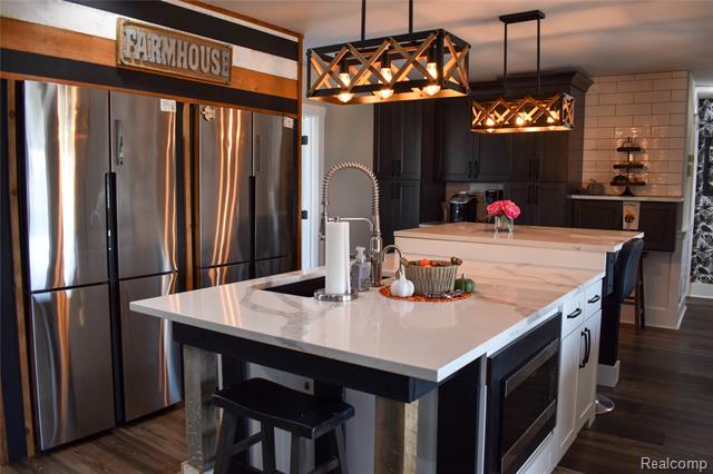 Builiding view four for 4380 Dale, Highland, MI. 48357