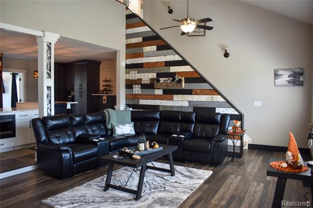 Builiding view nineteen for 4380 Dale, Highland, MI. 48357