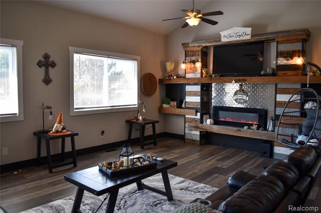 Builiding view seventeen for 4380 Dale, Highland, MI. 48357