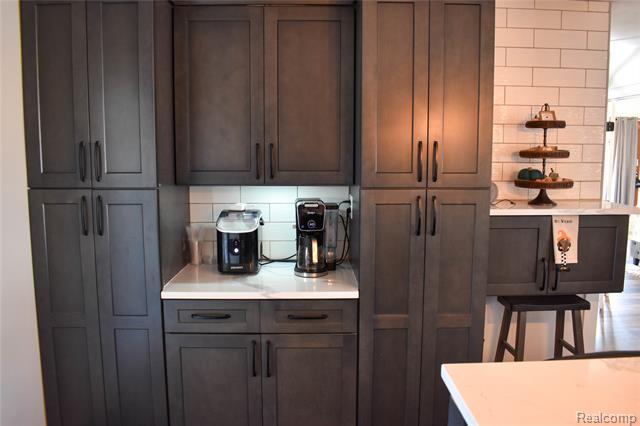 Builiding view six for 4380 Dale, Highland, MI. 48357