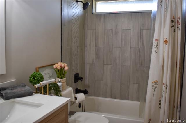 Builiding view thirty two for 4380 Dale, Highland, MI. 48357