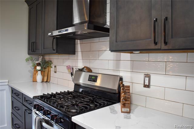 Builiding view three for 4380 Dale, Highland, MI. 48357