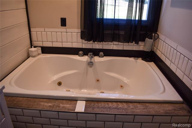 Builiding view twenty six for 4380 Dale, Highland, MI. 48357