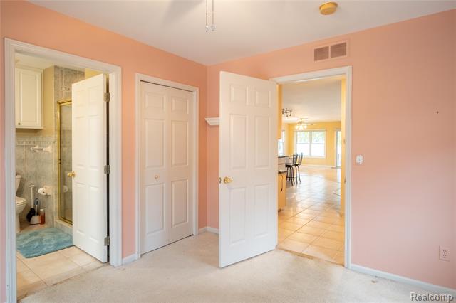 Builiding view eighteen for 4333 Hunters, Highland, MI. 48356