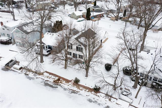 Builiding view fifty one for 4333 Hunters, Highland, MI. 48356