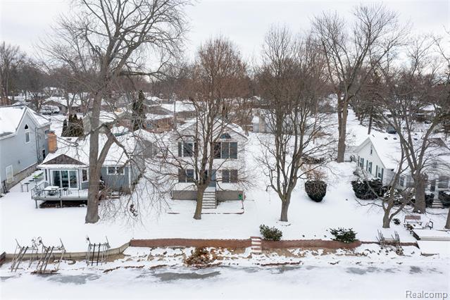 Builiding view fifty two for 4333 Hunters, Highland, MI. 48356