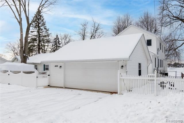 Builiding view forty one for 4333 Hunters, Highland, MI. 48356