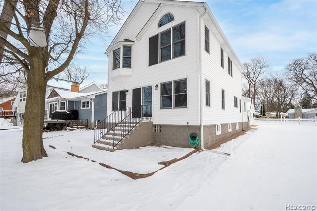 Builiding view forty three for 4333 Hunters, Highland, MI. 48356